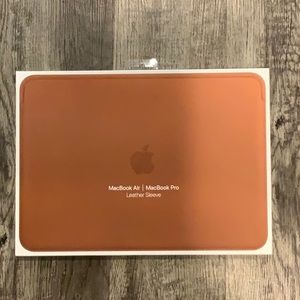Leather MacBook Air/MacBook Pro Sleeve